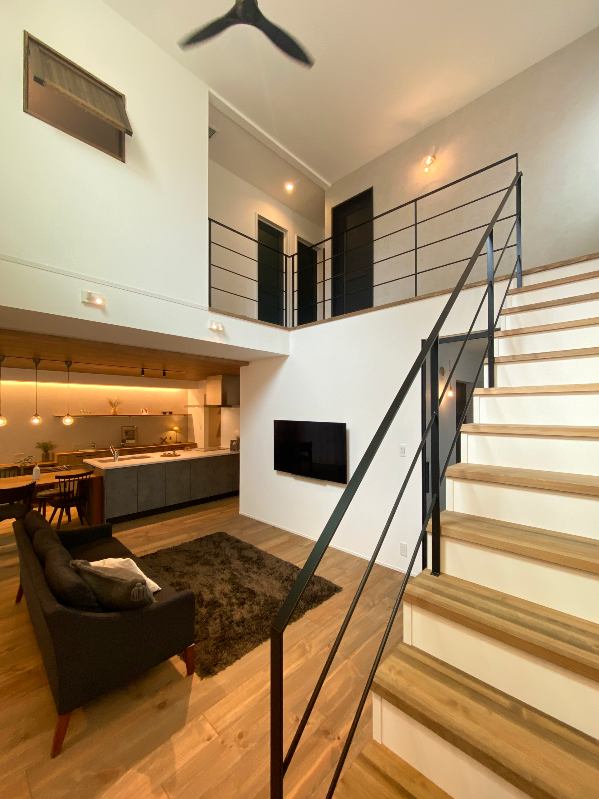 お施主様邸ルームツアー YouTube撮影の様子（室内とカメラ）