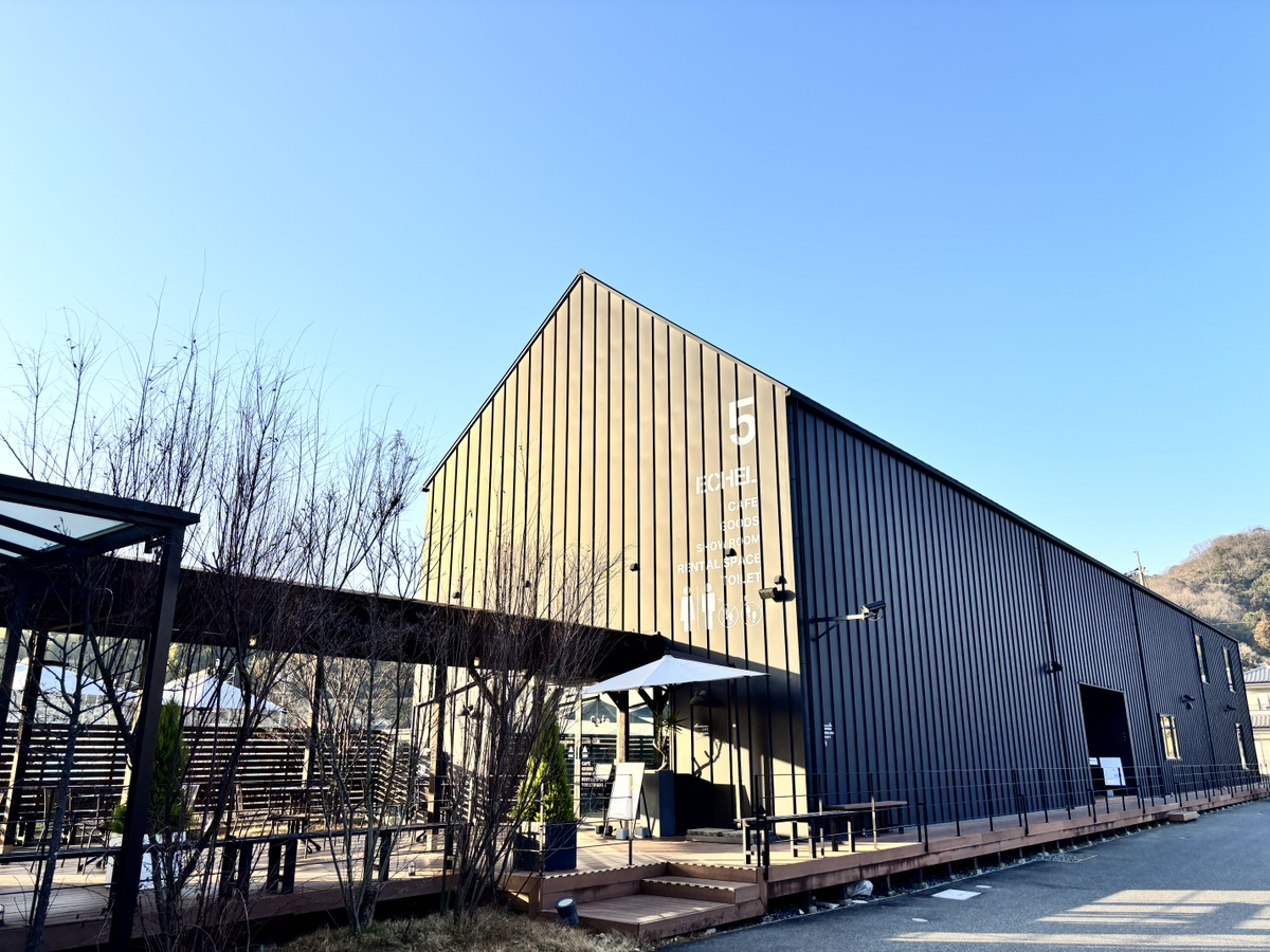 石内ペノンECHELの外観と春のやわらかな空気感